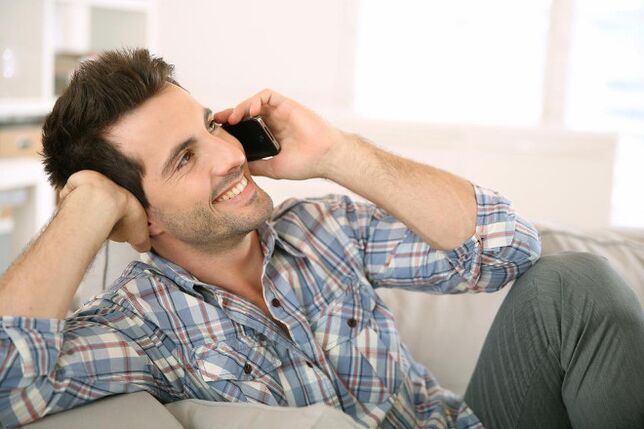 Feeling excited, a man will talk to a woman for a long time on the phone